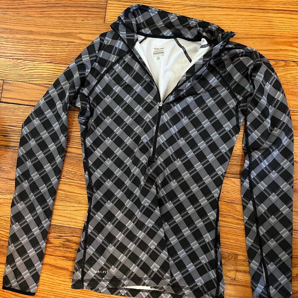 Nike Women's Dri Fit Zip Up size small